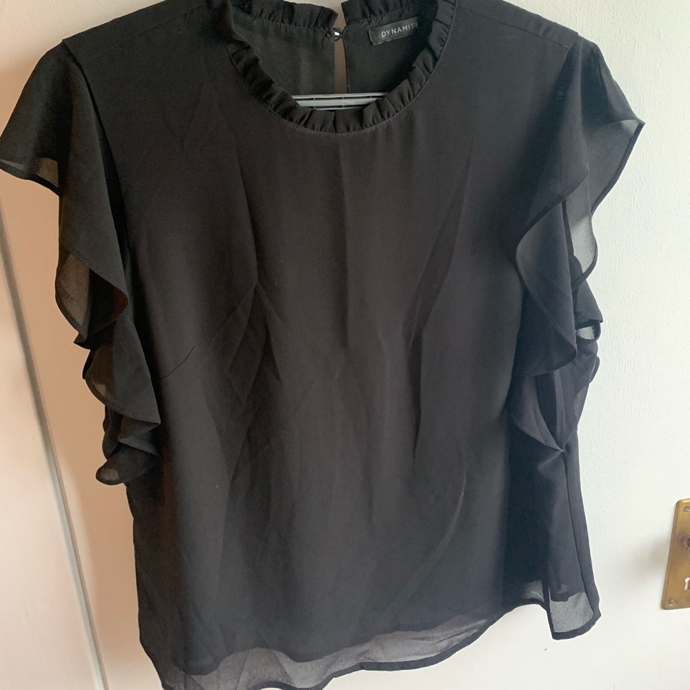 3/$25 Flowy dynamite shirt